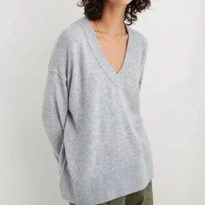 Aerie unreal v-neck sweater gray